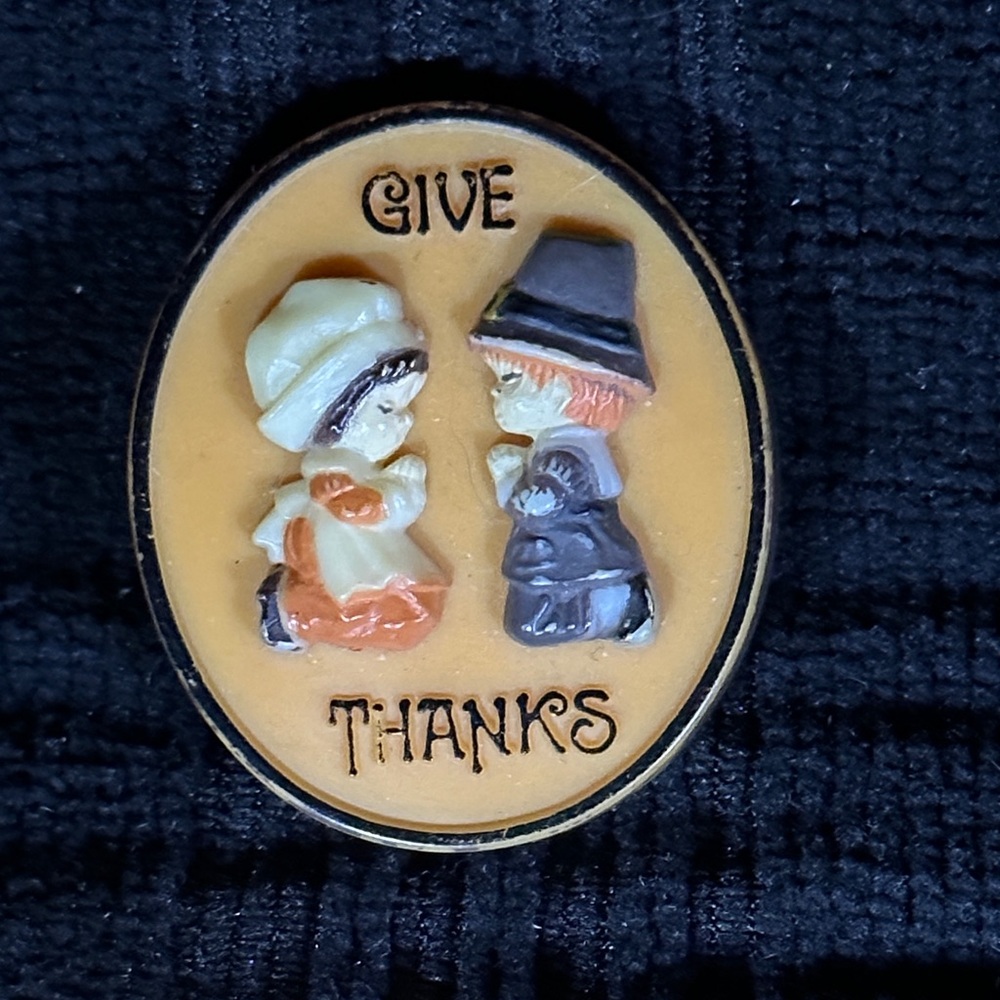 Vintage Hallmark “Give Thanks” Praying Pilgrims Brooch